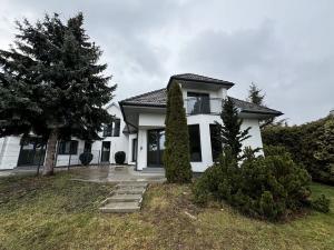 Prodej vícegeneračního domu, Šestajovice, 460 m2