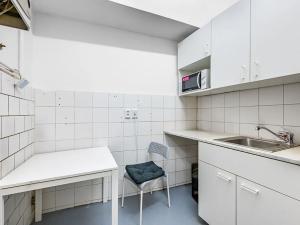 Prodej obchodního prostoru, Praha - Holešovice, Ortenovo náměstí, 108 m2
