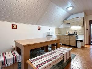 Prodej apartmánu, Strachotín, Sklepní, 285 m2