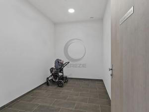 Pronájem bytu 1+kk, Praha - Hloubětín, Poděbradská, 31 m2
