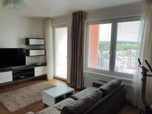 Pronájem bytu 1+kk, Praha - Hloubětín, Nademlejnská, 35 m2