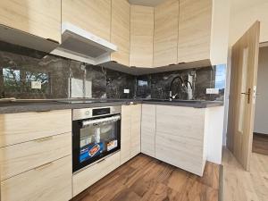 Pronájem bytu 2+kk, Praha - Štěrboholy, U školy, 50 m2