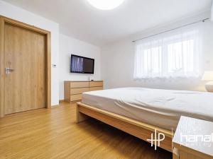 Prodej rodinného domu, Hlušovice, Jezerní, 236 m2