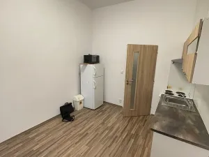 Pronájem bytu 1+1, Praha - Vysočany, Spojovací, 34 m2