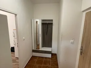 Pronájem bytu 1+1, Praha - Vysočany, Spojovací, 34 m2