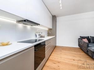Prodej bytu 4+kk, Praha - Kobylisy, Vršní, 78 m2