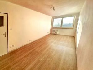 Pronájem bytu 1+1, Praha - Hloubětín, Šestajovická, 30 m2