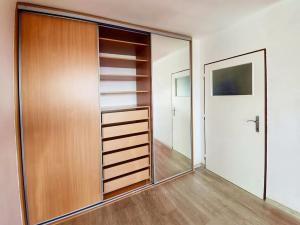 Pronájem bytu 1+1, Praha - Hloubětín, Šestajovická, 30 m2