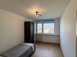 Pronájem bytu 3+1, Praha - Komořany, Za sídlištěm, 67 m2