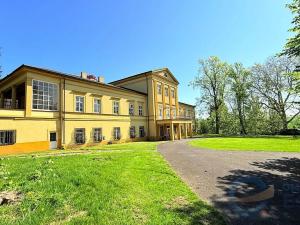 Prodej domu, Holasovice, 3764 m2