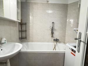 Pronájem bytu 2+kk, Praha - Nusle, Čestmírova, 50 m2