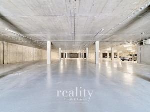 Pronájem garážového stání, Znojmo, Kosmákova, 16 m2
