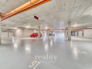 Pronájem garážového stání, Znojmo, Kosmákova, 16 m2