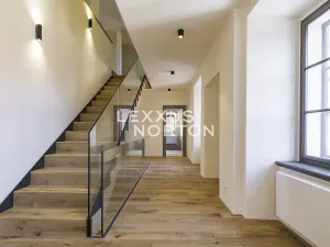 Pronájem kanceláře, Praha - Hradčany, Kanovnická, 812 m2