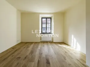 Pronájem kanceláře, Praha - Hradčany, Kanovnická, 812 m2