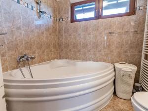 Prodej rodinného domu, Hrabyně, 250 m2