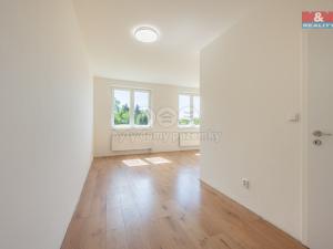 Prodej bytu 1+kk, Klecany, V Honech, 28 m2