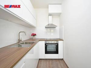 Pronájem bytu 2+kk, Praha - Kyje, Sicherova, 50 m2