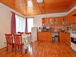 Prodej rodinného domu, Vracovice, 200 m2