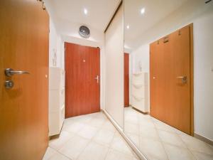 Pronájem bytu 1+kk, Praha - Záběhlice, Mattioliho, 36 m2