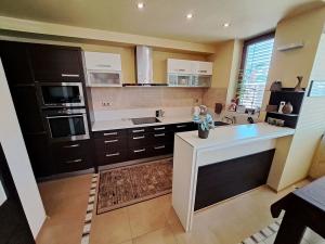 Prodej rodinného domu, Moravany, Švédské kříže, 268 m2