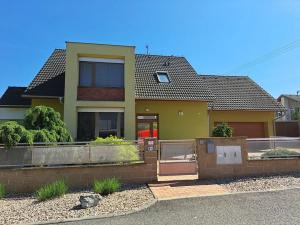 Prodej rodinného domu, Moravany, Švédské kříže, 268 m2