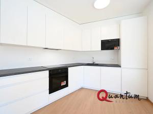 Pronájem bytu 3+kk, Praha - Háje, Sochorcova, 83 m2