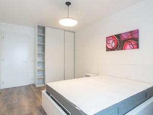 Pronájem bytu 2+kk, Praha - Karlín, Nekvasilova, 58 m2