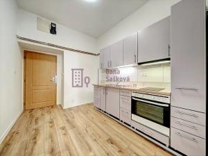 Pronájem bytu 2+1, Jindřichův Hradec, nám. Míru, 50 m2