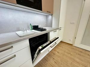 Pronájem bytu 2+kk, Praha - Hostavice, Českobrodská, 68 m2