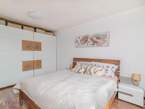 Prodej bytu 2+1, Karviná, Božkova, 56 m2