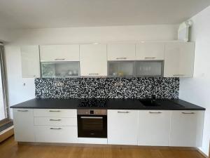 Prodej bytu 2+kk, Praha - Smíchov, U Okrouhlíku, 49 m2