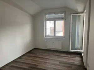 Pronájem bytu 4+kk, Praha - Žižkov, Jeseniova, 87 m2