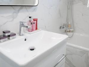 Pronájem bytu 2+kk, Praha - Zličín, Na Radosti, 60 m2