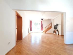 Pronájem rodinného domu, Praha - Záběhlice, Severní II, 200 m2