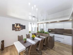 Prodej ordinace, Praha - Suchdol, Osvobození, 314 m2