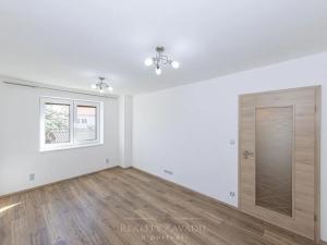 Prodej ordinace, Praha - Suchdol, Osvobození, 314 m2