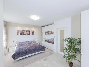 Prodej ordinace, Praha - Suchdol, Osvobození, 314 m2