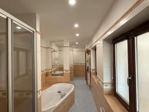 Prodej rodinného domu, Hradec Králové, Voborníkova, 258 m2