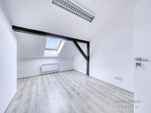 Pronájem kanceláře, Praha - Holešovice, U Výstaviště, 177 m2