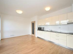 Pronájem bytu 1+kk, Praha - Liboc, Evropská, 33 m2