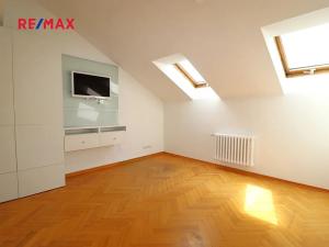Pronájem bytu 3+kk, Praha - Vyšehrad, Neklanova, 101 m2