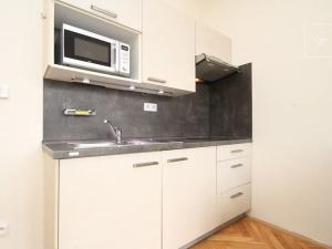 Pronájem bytu 1+kk, Praha - Vinohrady, Chopinova, 22 m2