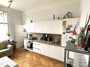 Pronájem bytu 2+1, Praha - Holešovice, Letohradská, 80 m2