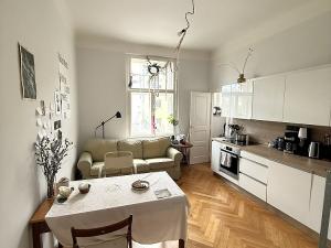Pronájem bytu 2+1, Praha - Holešovice, Letohradská, 80 m2