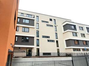 Pronájem garážového stání, Písek, Pražská, 12 m2