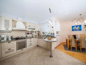 Prodej vily, Makarska, Chorvatsko, 350 m2