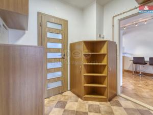 Pronájem bytu 2+1, Ostrov, Hlavní třída, 54 m2