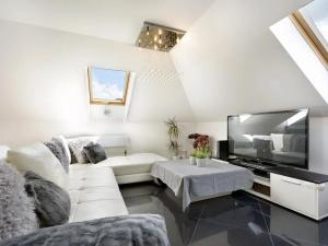Prodej rodinného domu, Květnice, V Zelených, 300 m2