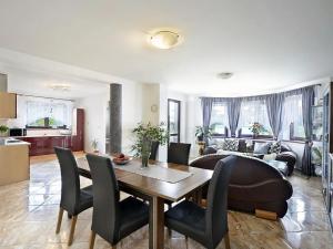 Prodej rodinného domu, Květnice, V Zelených, 300 m2